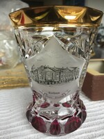 Gyönyörű metszett, csiszolt, gazdagon aranyozott kristály üveg emlékpohár eredeti dobozában (M128)