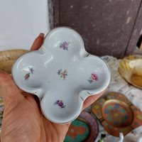 Porcelán kis hamutál