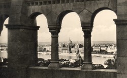 Bp - 075 Budapest walk, country house from the fisherman's bastion (postal clean)