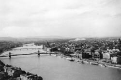 Bp - 065 Budapest walk, Danube panorama (post clean)