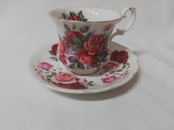 Porcelán rózsás kávés bögre tányérral