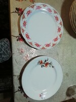 Porcelán tányérok 3 db . A képeken látható állapotban van