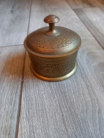 Wonderful old copper box (8x8.3 cm)