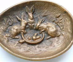 Antik nyulas bronz hamutál