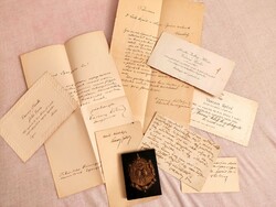 Vaszary kéziratok, dokumentumok, és levélnehezék Vaszary Kolos aranyozott bronz címerével
