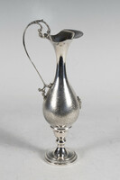 Silver pouring with flower garland decoration