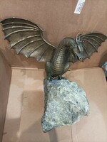Dragon statue in bronze, on a mineral base, the statue is 30 cm.