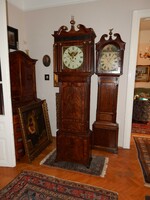 Baroque stationary clock with moon phase and calendar from the 1800s in excellent and reliable working condition