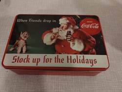 Coca-Cola fémdoboz karácsonyi hangulattal és egy édes Yorkshire terrier kutyussal.