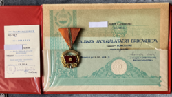 A Haza Szolgálatáért Érdemérem arany fokozat kitüntetés viselési és adományozó dokumentummal