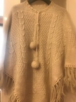 Hand-knitted burda poncho. Completely new, unused. Made of thick cotton. White color. Back length: 1 m