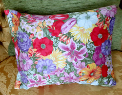 New, beautiful floral decorative pillow. 45X36 cm