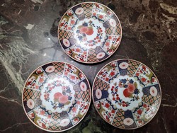 3 Japanese porcelain plates with Imari pattern