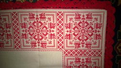 Reindeer motif. Cross-stitch tablecloth in a circle with pico crochet decoration 119x115 cm