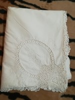 Large tablecloth with crochet and ricelié inserts. 250 cm x 160 cm. 100% Cotton.