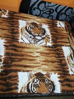 Tigris mintás sötétítőföüggöny vagy ágytakaró? 265 cm x 156 cm.