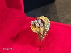 Vibrating brilliant ring, unique goldsmith's work