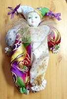Porcelán fejű bohóc baba, karneváli emlék Olaszországból.