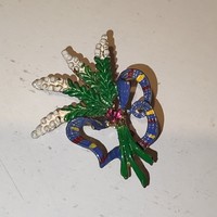 A wonderful metal pin