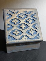 Egyedi kézműves  kézi festésű fa ékszeres, tároló doboz, ládika, szelence (10x 10 x 4,5 cm)