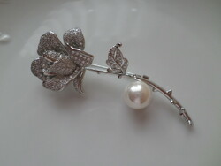 Rose bijou brooch with zirconia stones and pearls