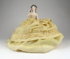 1C485 beautiful antique porcelain tea doll with skirt 20 x 26 cm