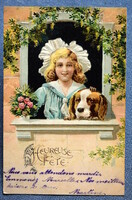 Antik dombornyomott üdvözlő képeslap - kisleány kutyával  1906ból