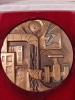 Százhalombattáért  bronz v. réz plakett saját dobozában 9 cm átmérőjű jelzett Lajos József  szignó