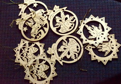 8 pieces of showy laser-cut natural wood Christmas tree decoration / set 9cm