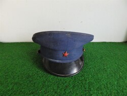 Retro rendőrsapka az 50 es évekből a képen látható állapotban,,58 as méret,,belső hossz,20 cm.