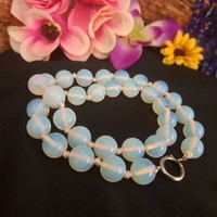 Opaque string of pearls, the stone of the angels is 1 cm