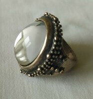 Antikolt hatású nagy fehér köves női gyűrű eladó!