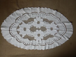 White tablecloth; 87 x 52 cm