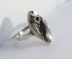 Fantázia ezüst gyűrű onix kővel