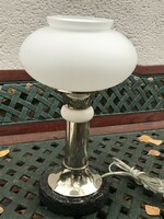 Krómozott asztali lámpa fehér üveg burával