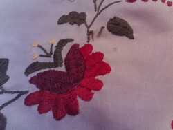Embroidered tablecloth round 55 cm