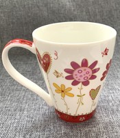 Mug with flower and heart pattern