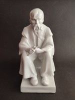Zsolnay szalonnázó paraszt, fehér porcelán szobor, - EP