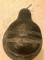 Körte alakú italtartó/pohártartó,1947-1949.Valószínűleh rézötvözetből készült.Magassága 23 cm