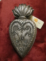 Heart-shaped jewelry holder with rustic decoration