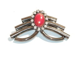 Brooch with red center (1088)