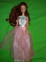 Gyönyörű vörös hajzuhatagos MINŐSÉGI DFA Barbie baba magyar készítői ruciban képek szerint BN 85