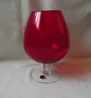 Beautiful wine-red Italian glass goblet, centerpiece, offerer, decoration