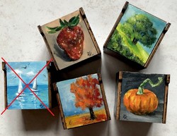 Ajándékátadó dobozka - a teteje kézzel festett -  5 x 5 x 4 cm