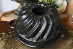 Antique cast iron ball oven form