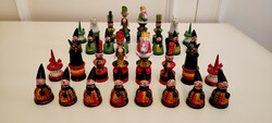 Régi, kézzel festett német v. orosz fa sakkfigurák sakk figura 60-as évek