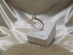 Antique gold buton ring with 0.20 ct brill