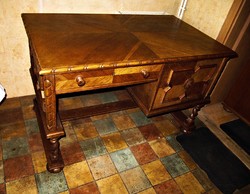 Colonial desk
