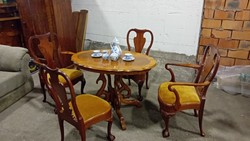 Rendkívül igényes szalon asztal négy darab Queen Anne típusú Chippendale székkel