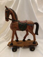 Retró gyermek lovagló fajáték kerekeken